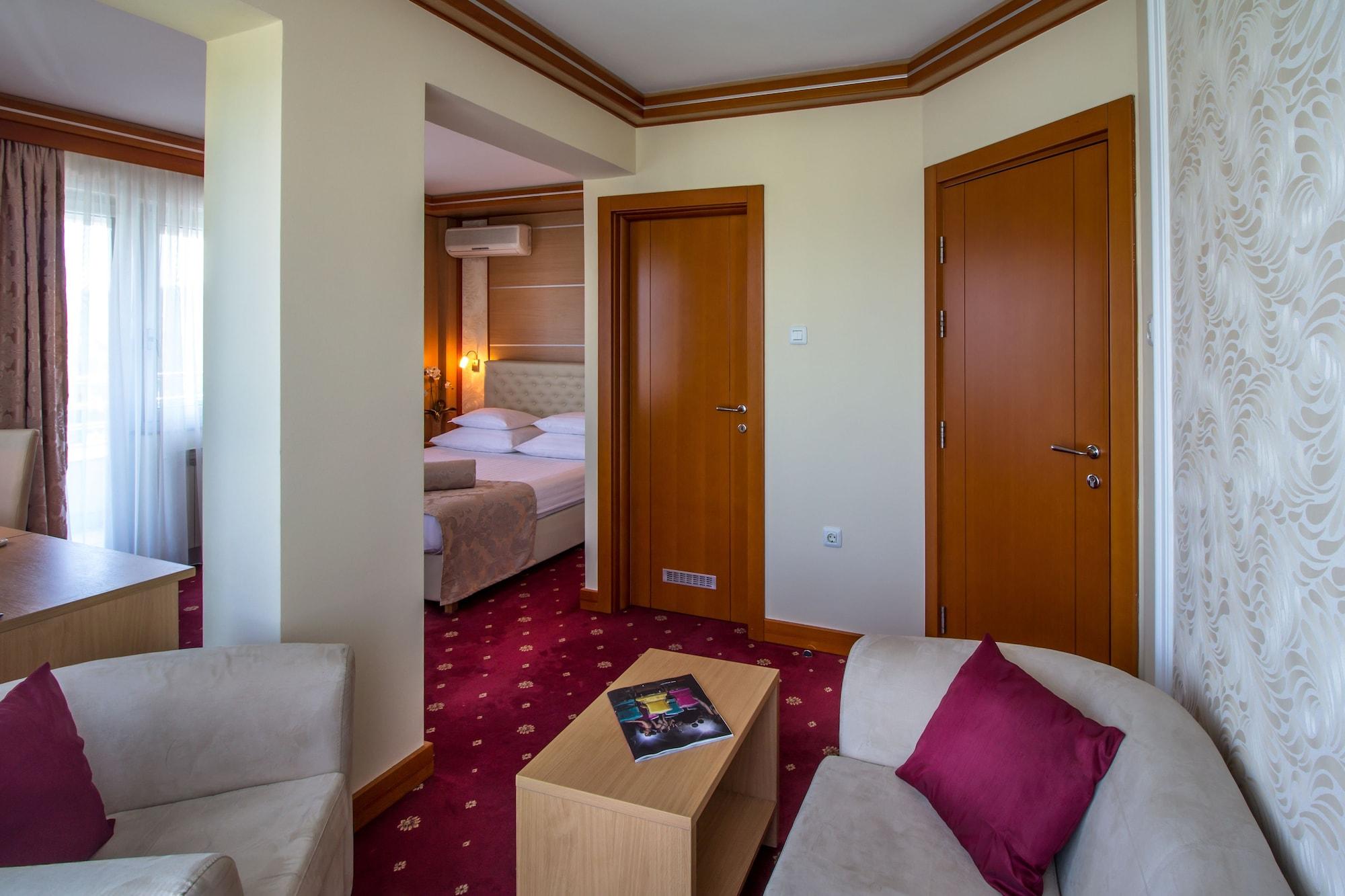 Hotel Cezar Баня-Лука Экстерьер фото