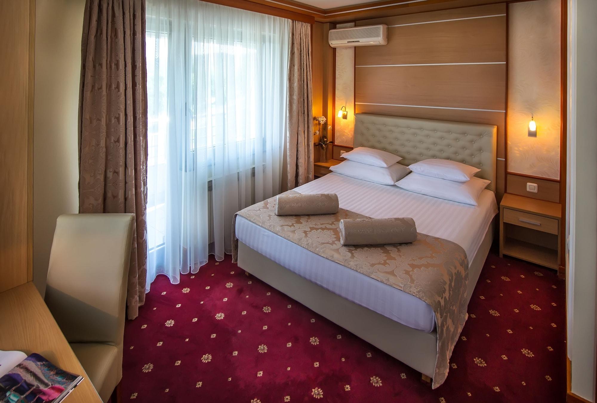 Hotel Cezar Баня-Лука Экстерьер фото