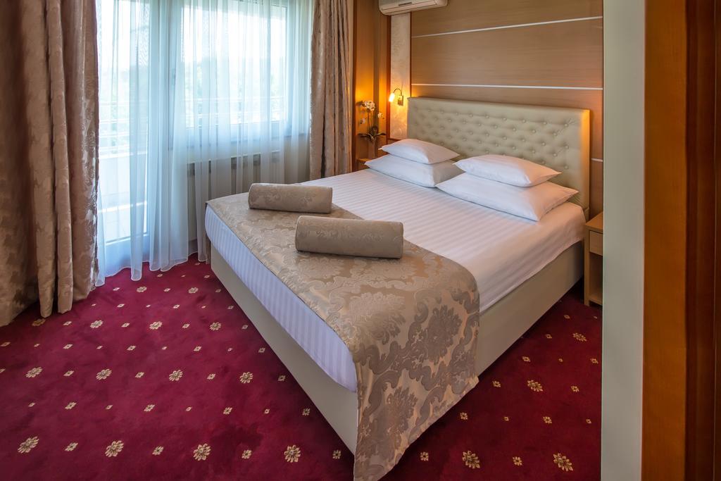 Hotel Cezar Баня-Лука Экстерьер фото