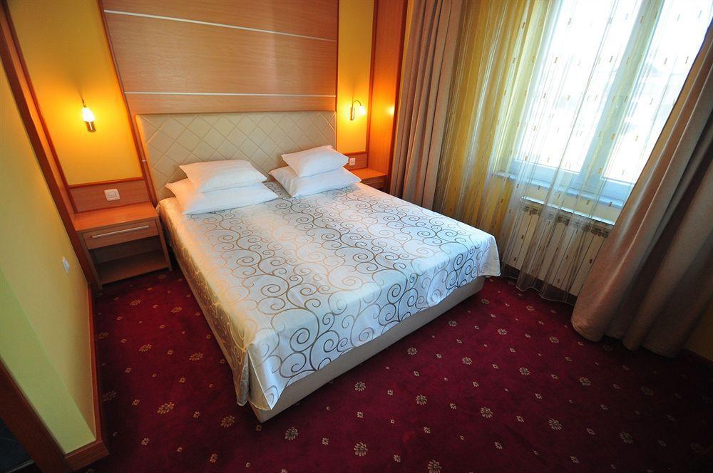 Hotel Cezar Баня-Лука Экстерьер фото