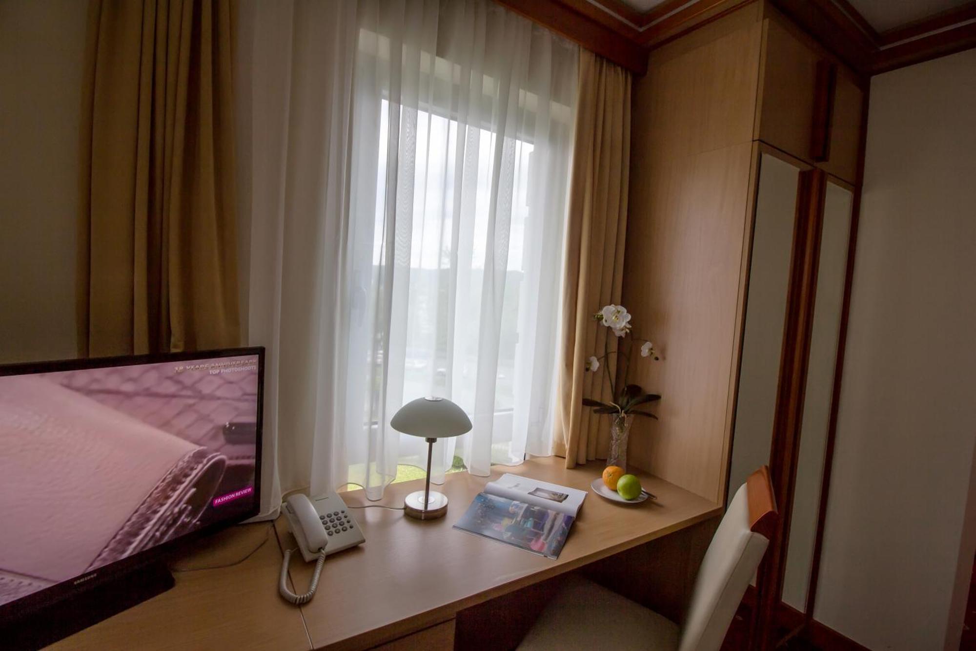 Hotel Cezar Баня-Лука Экстерьер фото