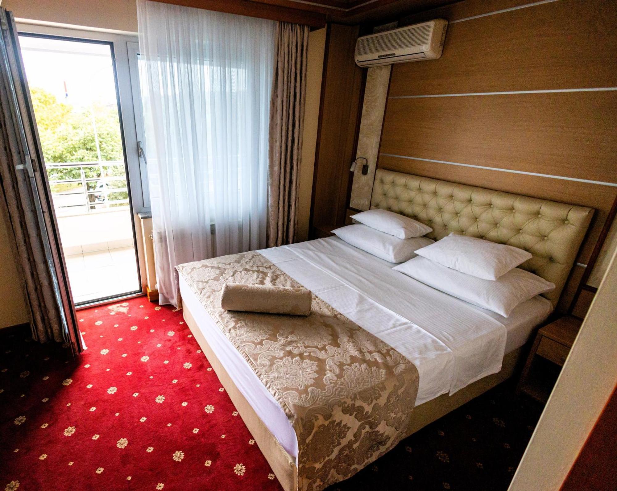 Hotel Cezar Баня-Лука Экстерьер фото