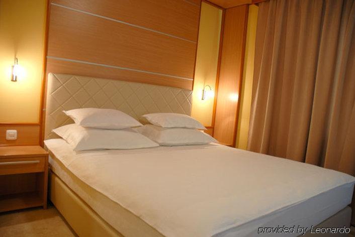 Hotel Cezar Баня-Лука Номер фото