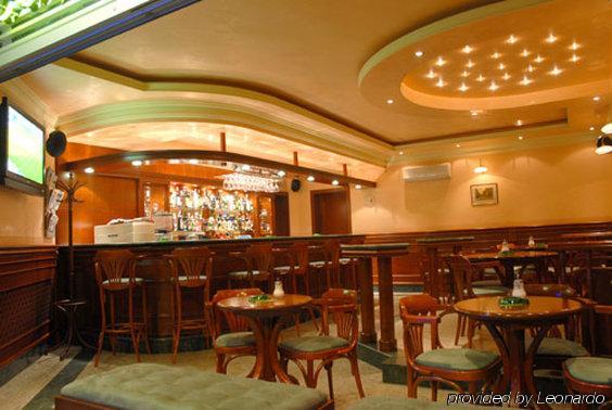 Hotel Cezar Баня-Лука Ресторан фото