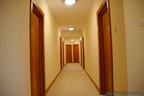 Hotel Cezar Баня-Лука Интерьер фото