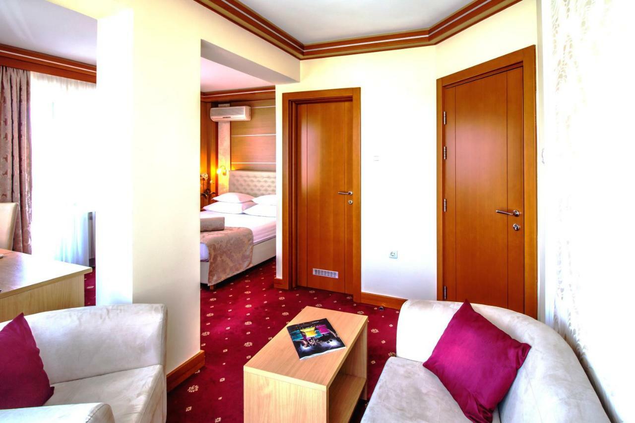Hotel Cezar Баня-Лука Экстерьер фото