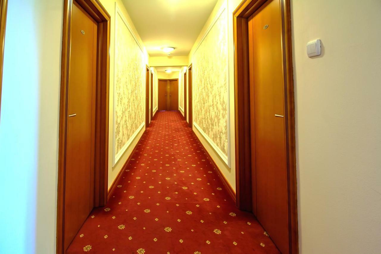 Hotel Cezar Баня-Лука Экстерьер фото